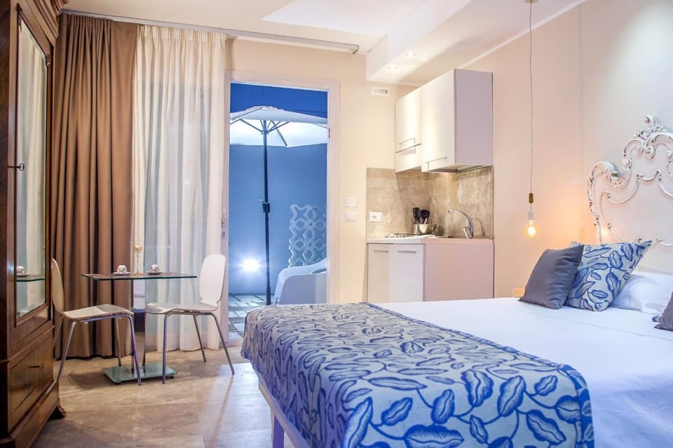 Garden, Kitchen or kitchenette, Bedroom
