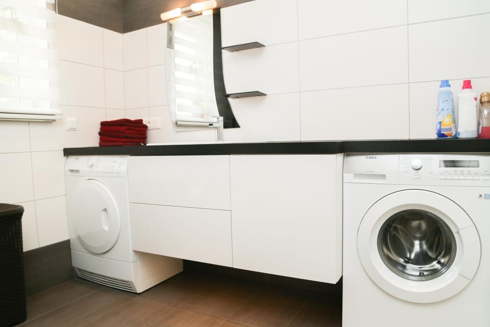 Photo of the whole room, Decorative detail