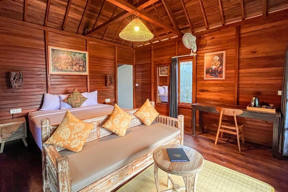 Bed, Photo of the whole room, Seating area, Bedroom