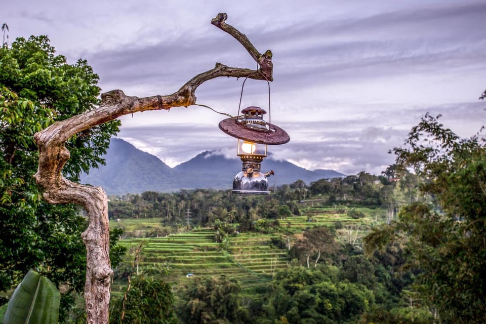 Property building, Day, Natural landscape, Decorative detail, Mountain view