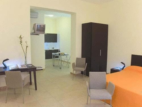 Bed, Seating area, Dining area, Bedroom