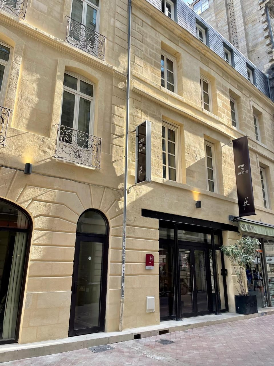 Facade/entrance
