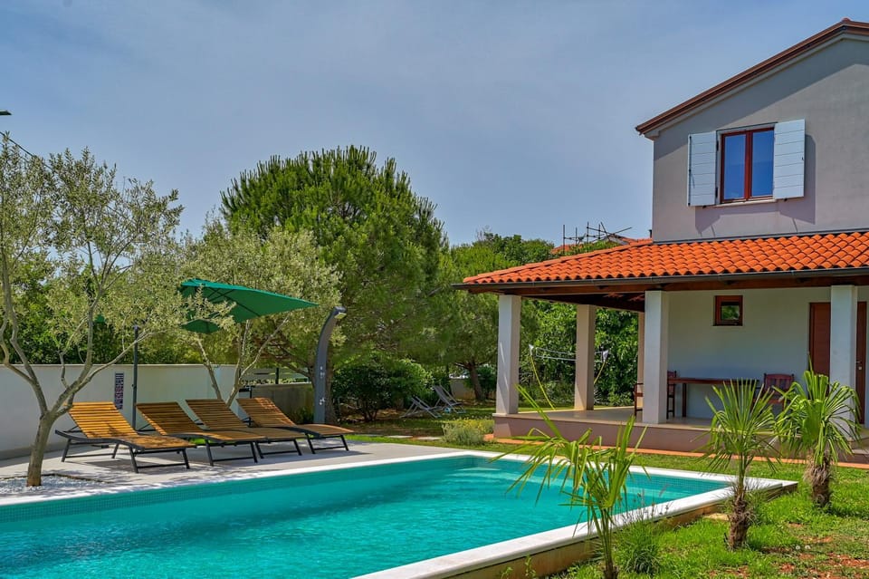 Property building, Swimming pool
