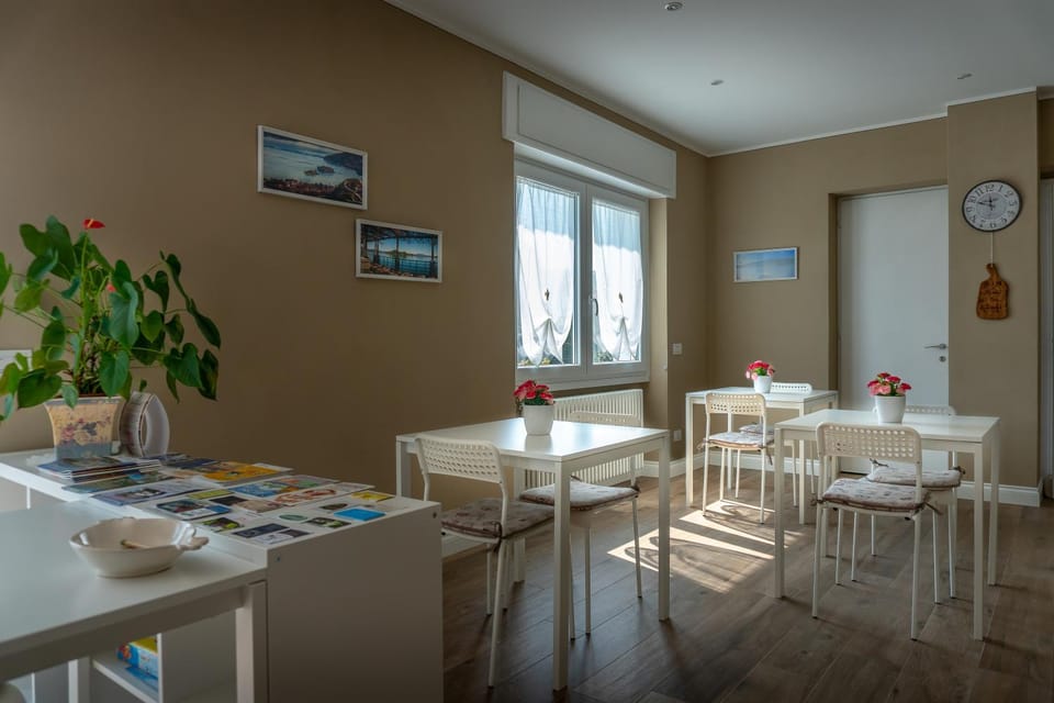 Restaurant/places to eat, Communal lounge/ TV room, Lobby or reception