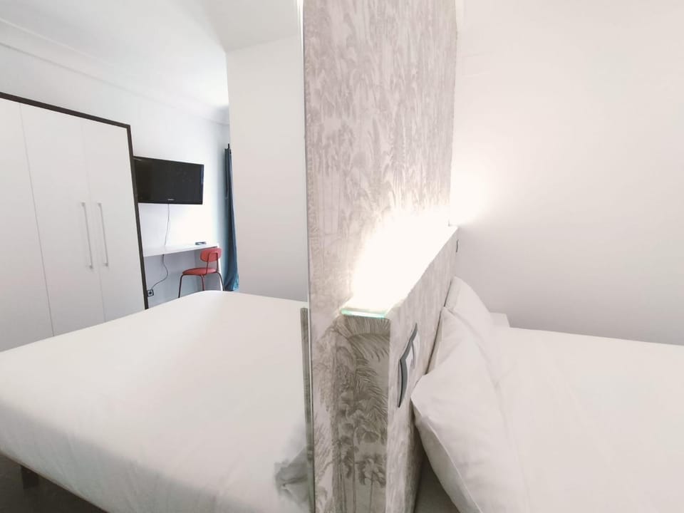 Bed, TV and multimedia