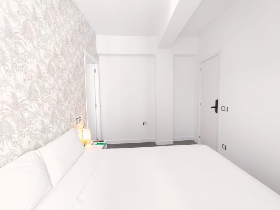 Bed, Photo of the whole room, wardrobe