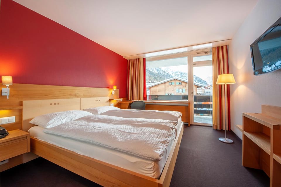 Bed, View (from property/room), Photo of the whole room, Bedroom