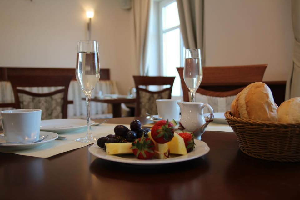 Restaurant/places to eat, Food and drinks