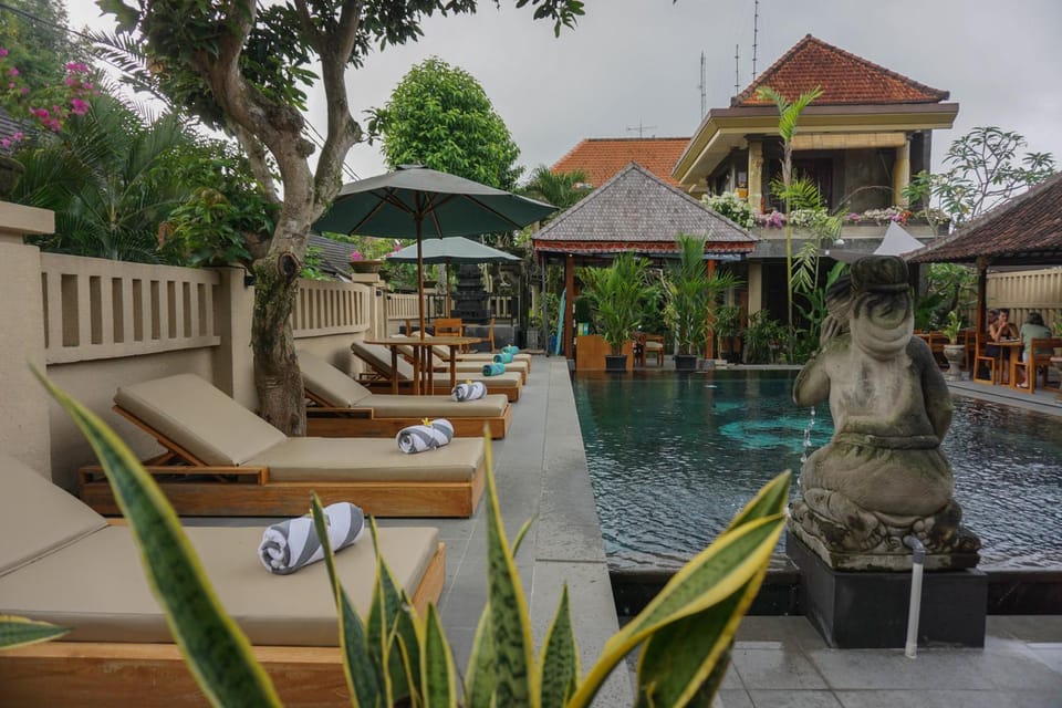 Swimming pool, sunbed