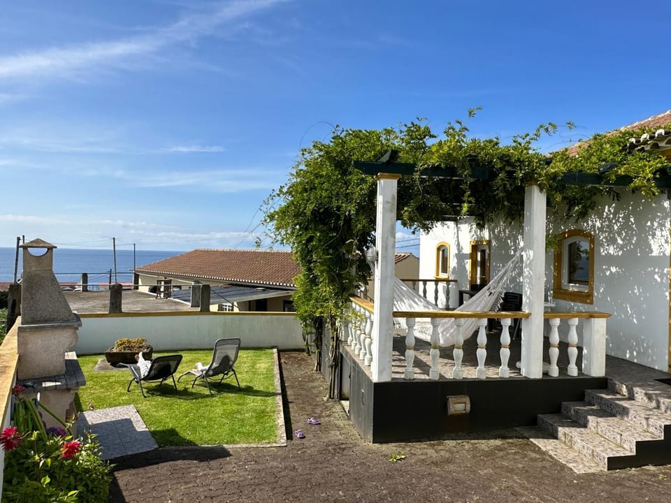 Property building, Garden, Sea view, sunbed