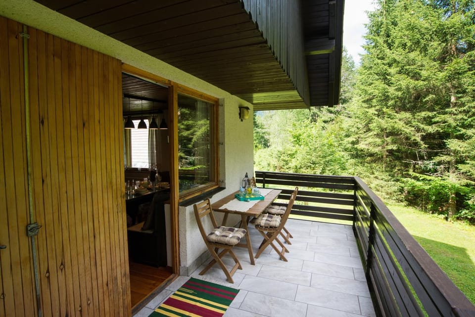 Patio, Day, Natural landscape, Summer, Balcony/Terrace, Seating area, On site, Garden view, Mountain view
