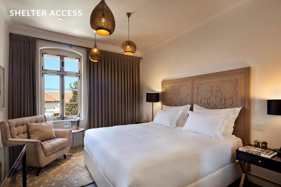Bed, TV and multimedia, Living room, Photo of the whole room, Seating area, Bedroom