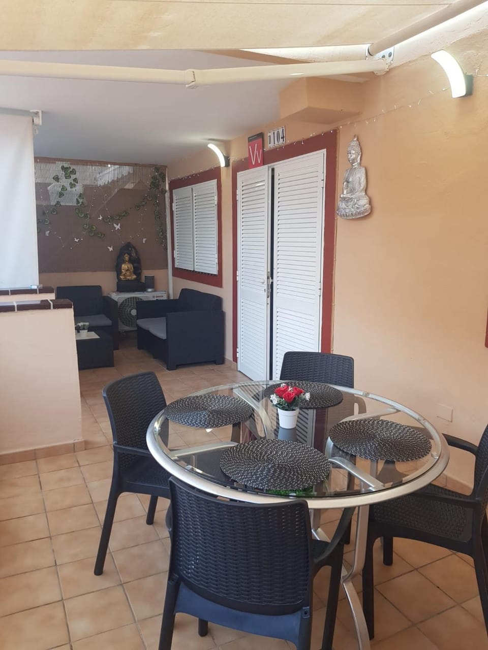 Seating area, Dining area