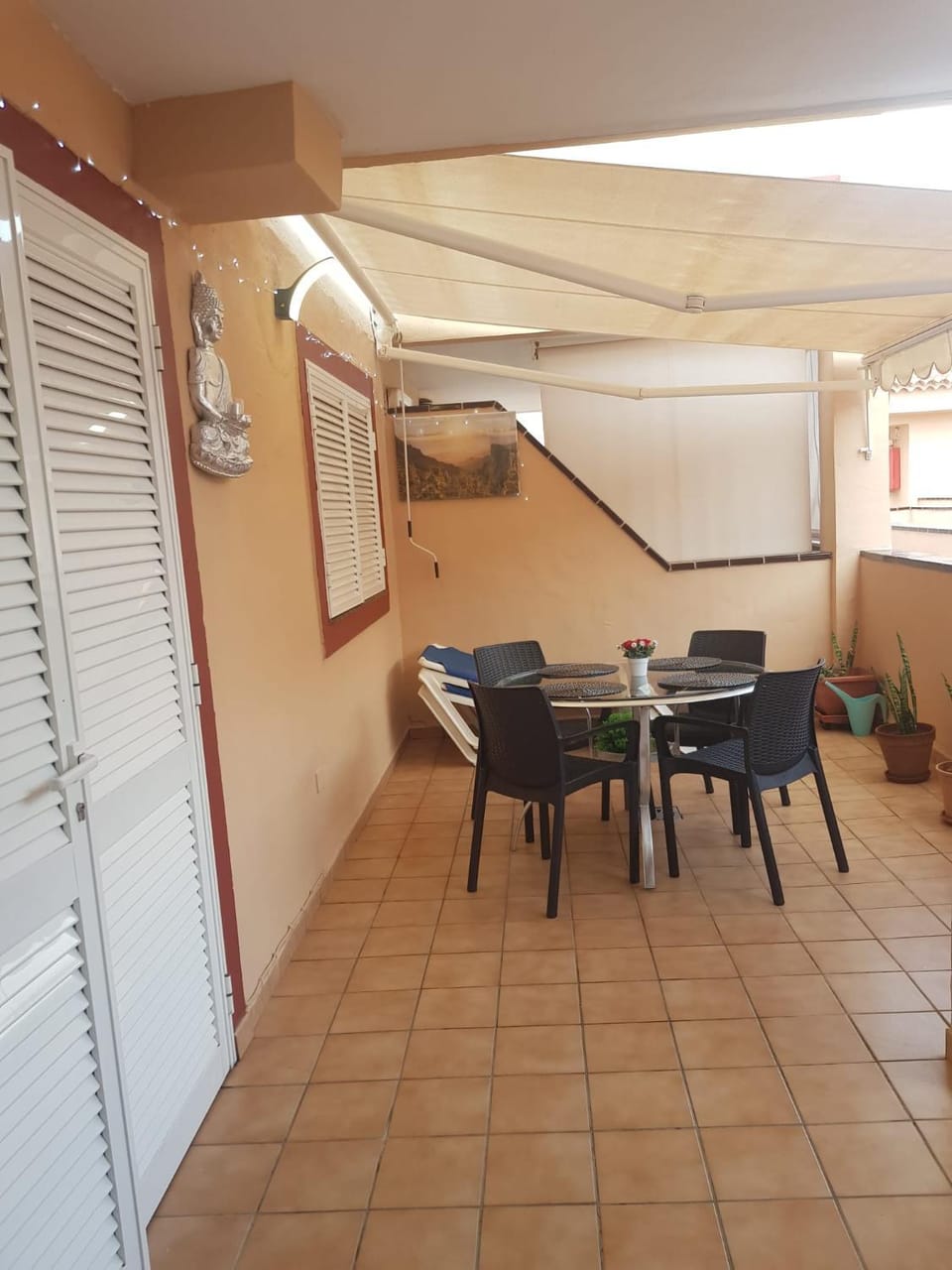Seating area, Dining area