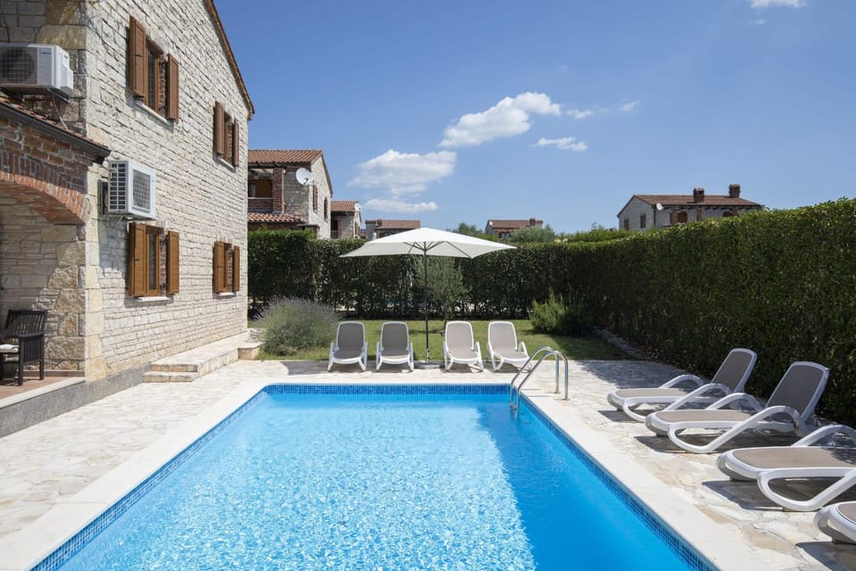 Property building, Patio, Day, Pool view, Swimming pool, sunbed