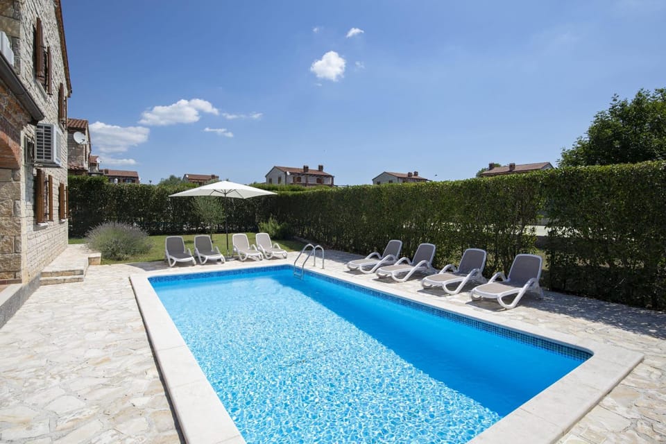 Day, Pool view, Swimming pool, sunbed