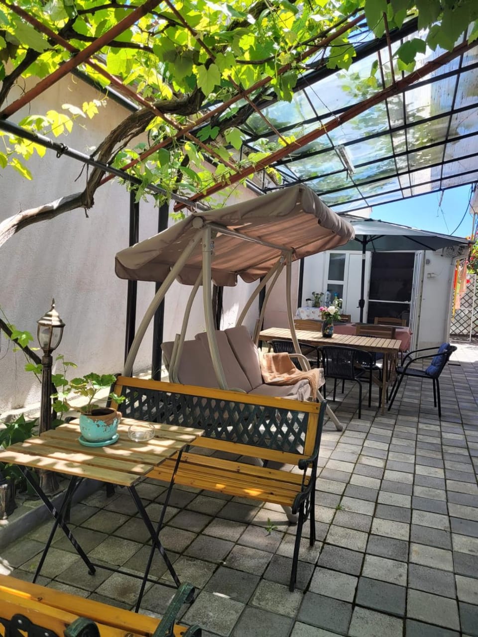 Seating area, Dining area