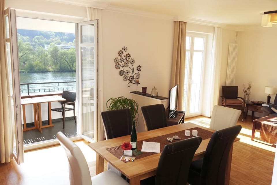 Balcony/Terrace, Living room, Dining area, River view