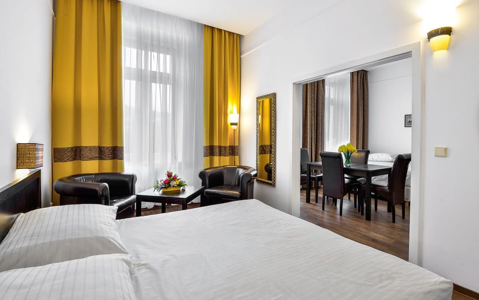 Seating area, Dining area, Bedroom
