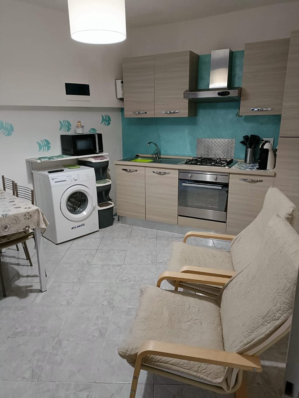 Kitchen or kitchenette, Seating area, Dining area, oven, pet friendly, stove, washing machine