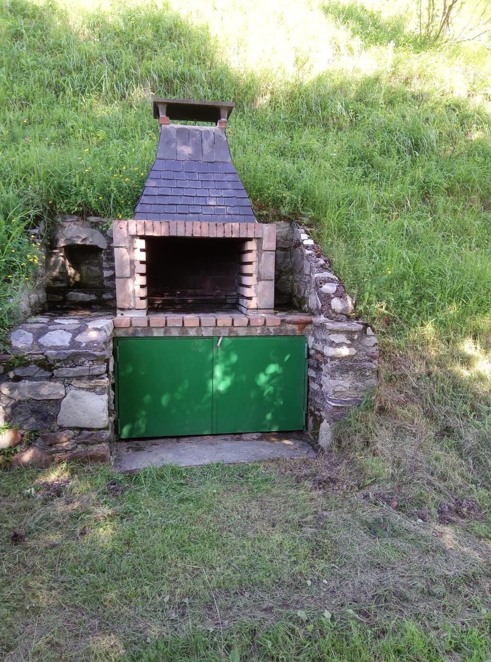 Property building, Day, BBQ facilities