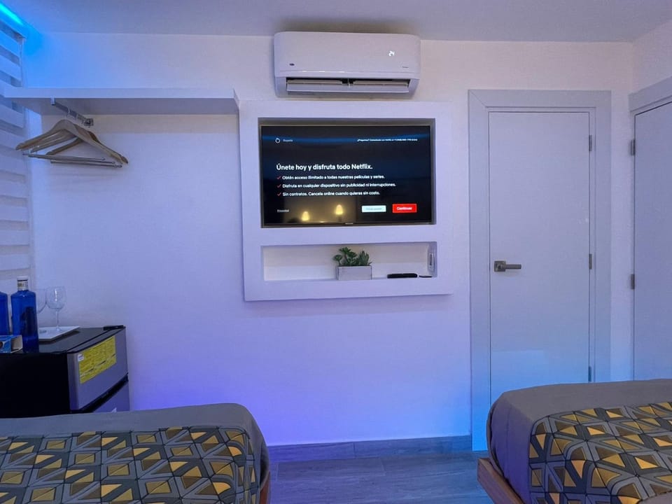 Bed, TV and multimedia, Photo of the whole room, Bedroom, air conditioner