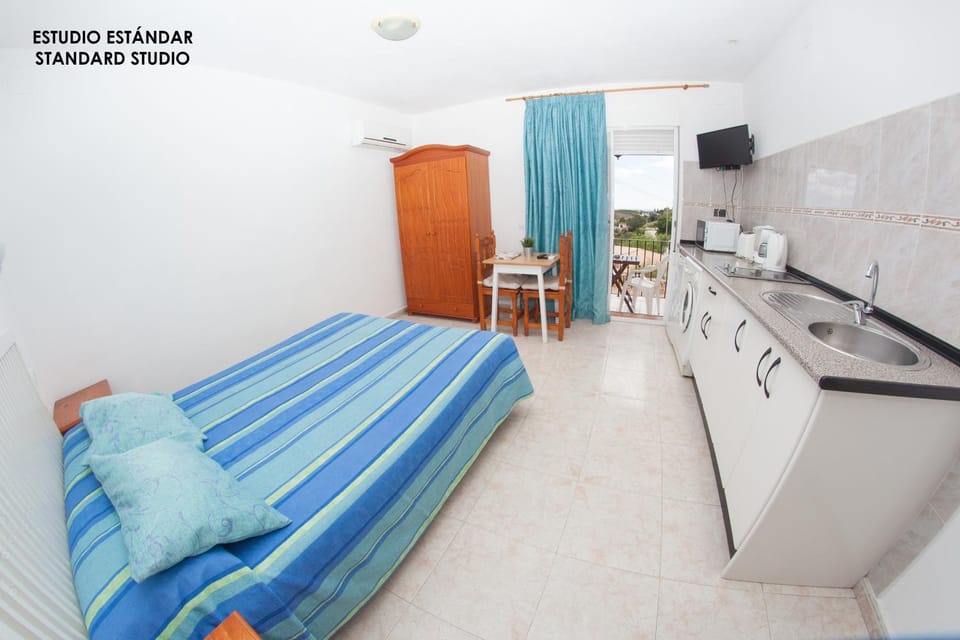 Kitchen or kitchenette, Bedroom