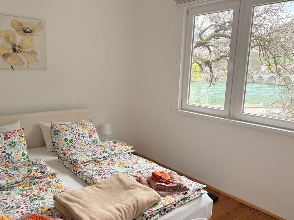 Nearby landmark, Landmark view