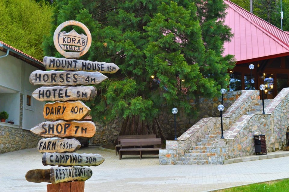 Restaurant/places to eat, Facade/entrance