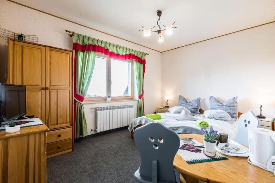 Bed, Photo of the whole room