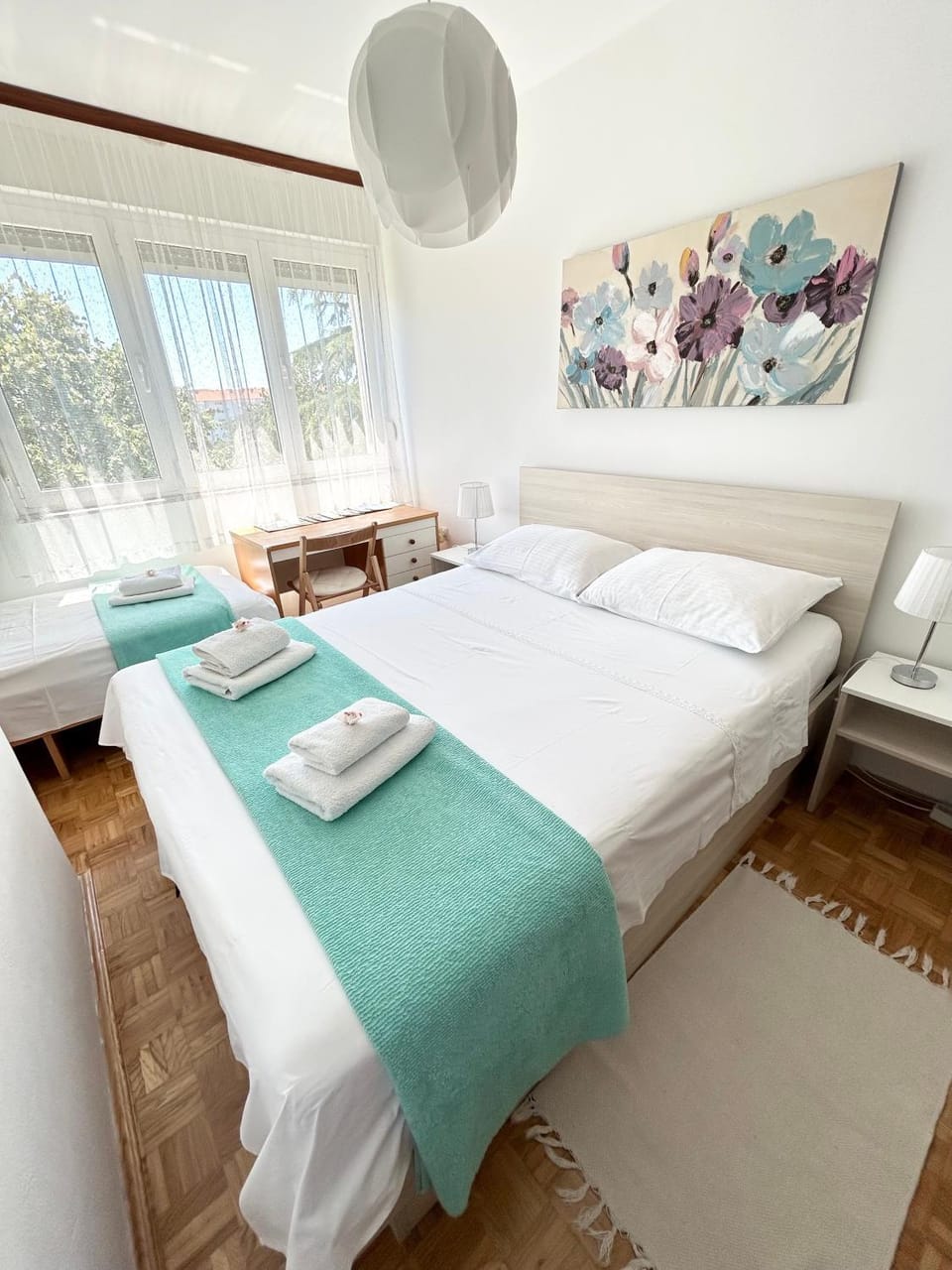 Bed, Bedroom, towels