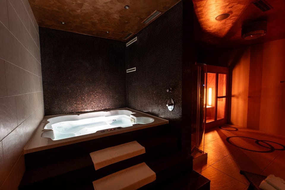 Hot Tub, Sauna, Spa and wellness centre/facilities