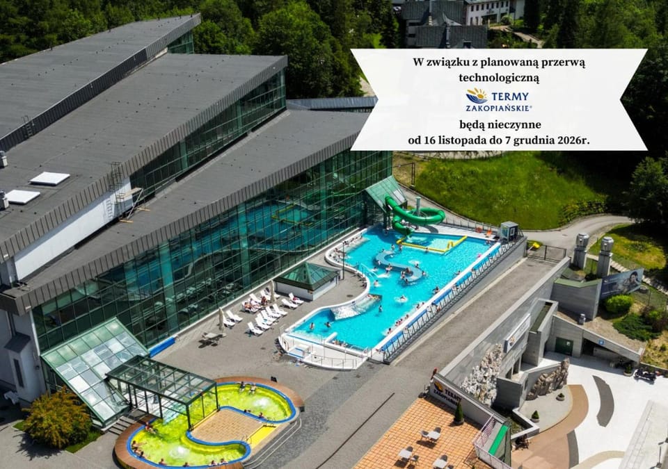 Day, Bird's eye view, Text overlay, Pool view, Swimming pool, sunbed