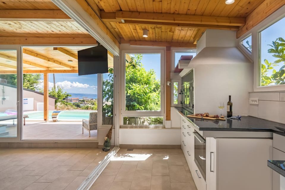 Day, View (from property/room), Garden view, oven, kitchen