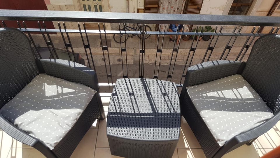 Balcony/Terrace, Evening entertainment, Street view