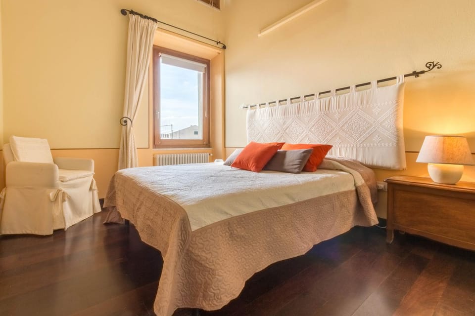 Bed, Photo of the whole room, Decorative detail, Bedroom