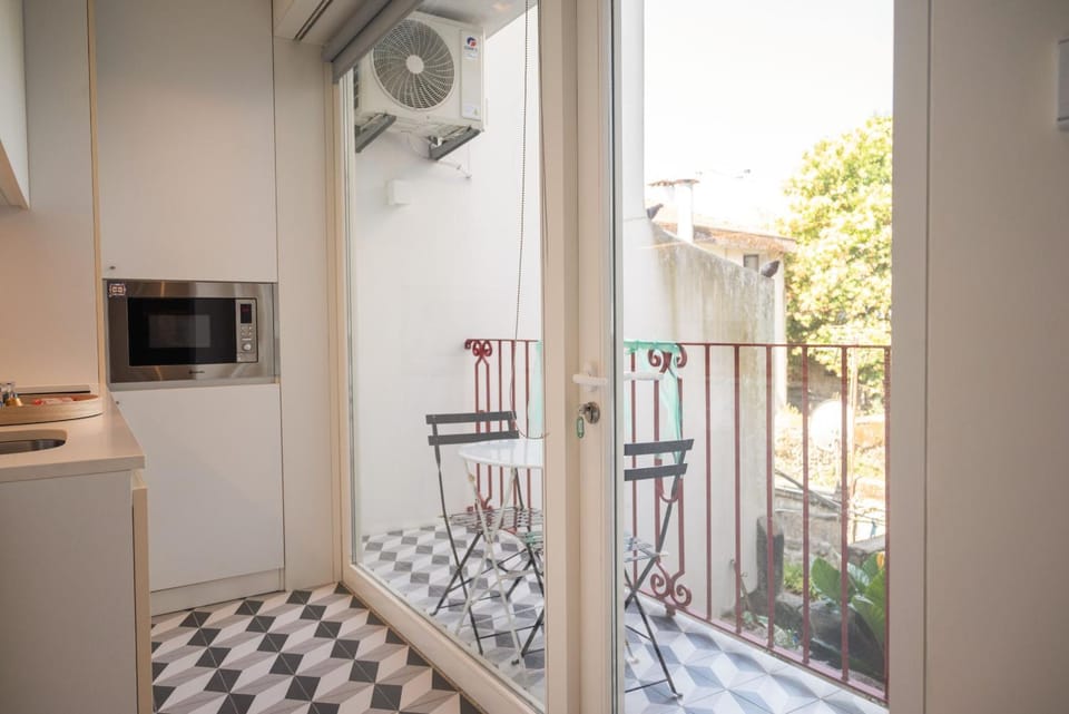 Modern loft w AC Downtown and Metro Apartment in Porto