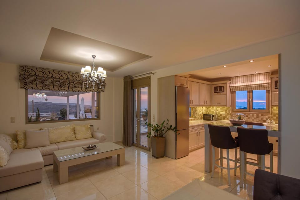 Coffee/tea facilities, Living room, Seating area, Dining area