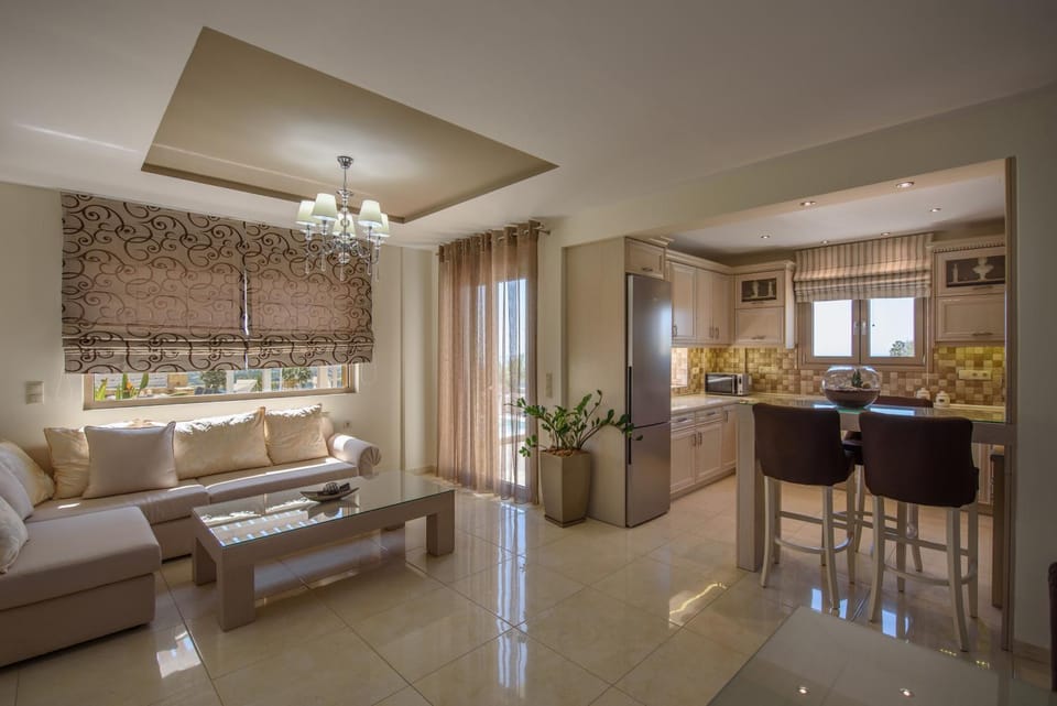 TV and multimedia, Coffee/tea facilities, Kitchen or kitchenette, Decorative detail, Dining area