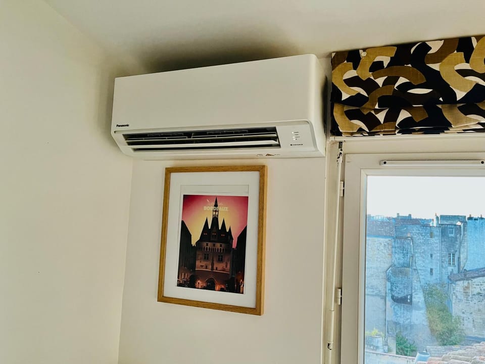 Bedroom, air conditioner
