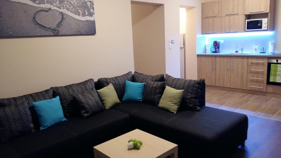 Kitchen or kitchenette, Living room