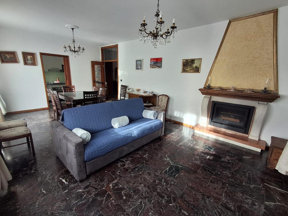 Retica Tirano garage EV Station & Biliards BBQ e private Parking House in Province of Brescia