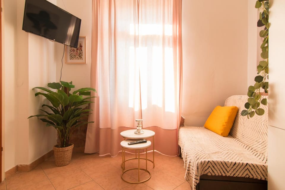 Communal lounge/ TV room, TV and multimedia, Living room, Evening entertainment