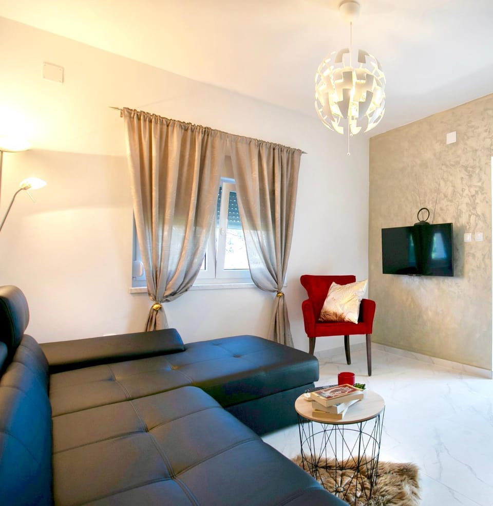 Communal lounge/ TV room, TV and multimedia, Living room, Seating area