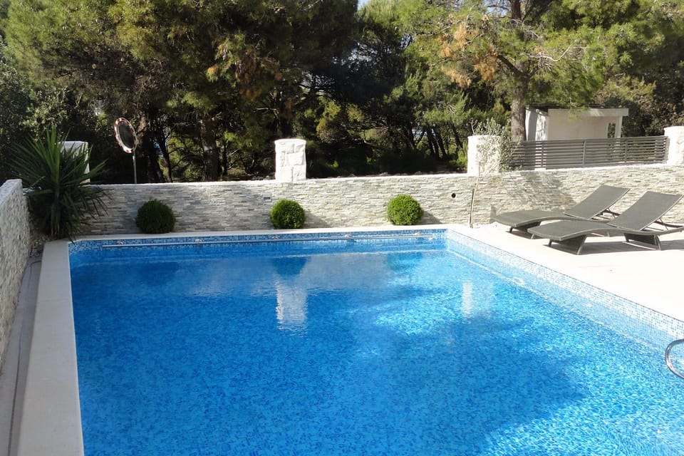 Location, children, Family