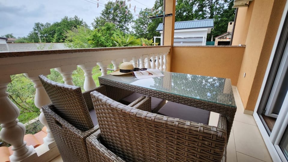 View (from property/room), Balcony/Terrace, Seating area