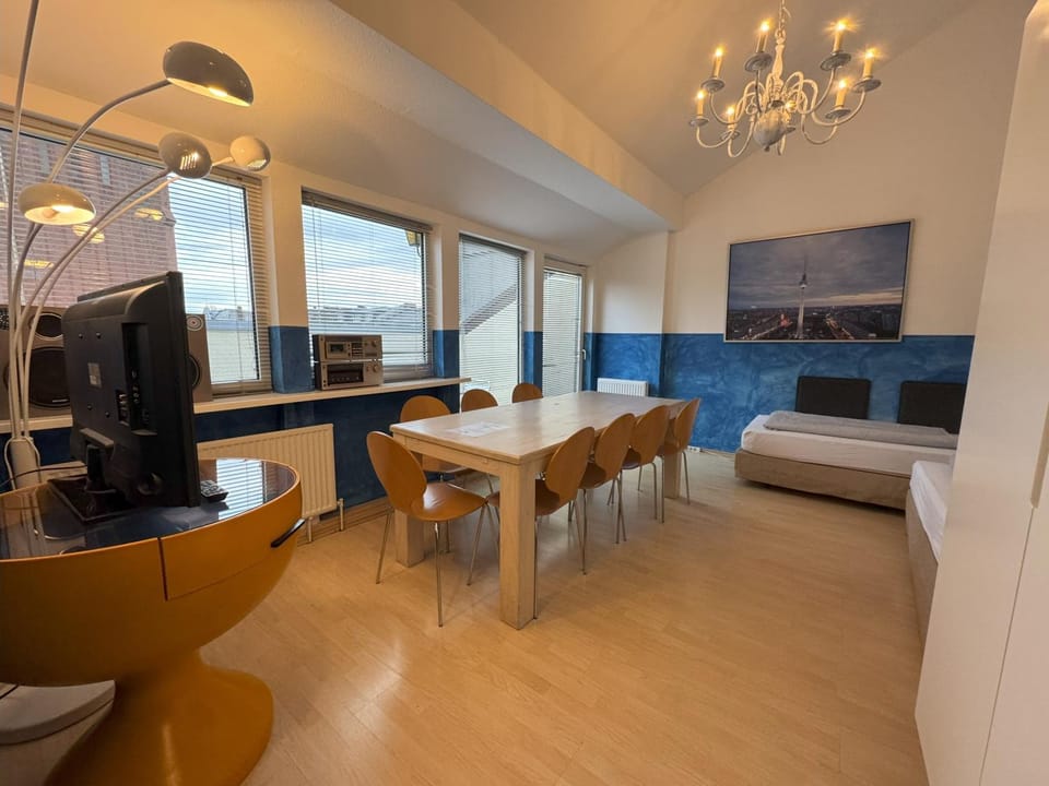 Communal lounge/ TV room, Bed, TV and multimedia, Balcony/Terrace, Balcony/Terrace, internet, wardrobe