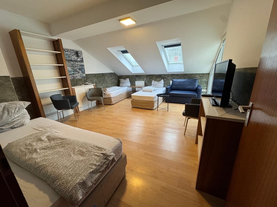 Bed, TV and multimedia, Living room