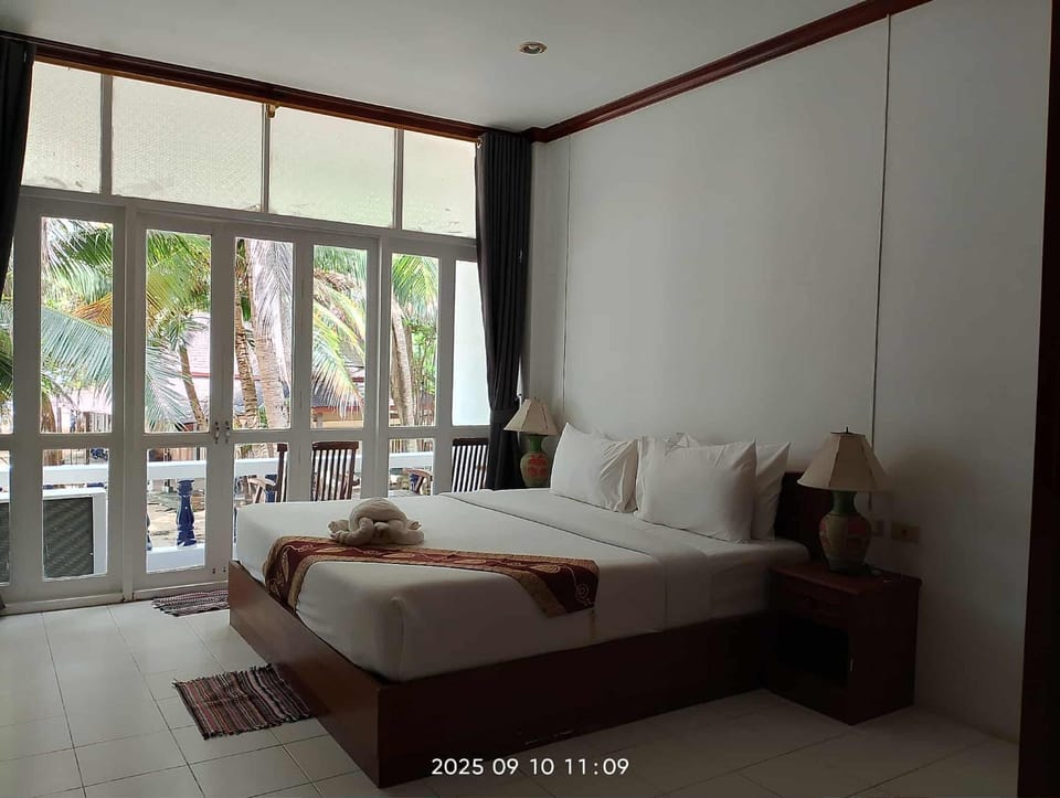Bed, View (from property/room), Balcony/Terrace, Photo of the whole room, Bedroom, towels