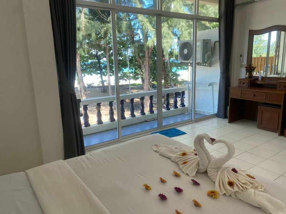 Bed, View (from property/room), Balcony/Terrace, Photo of the whole room, Bedroom, towels